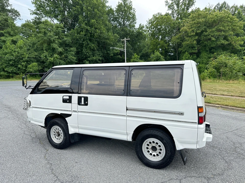1991 Mitsubishi Delica 3rd Gen - Image 14 of 31