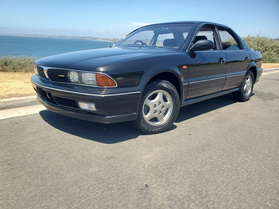 1991 Mitsubishi Diamante 1st Gen - Image 13 of 31