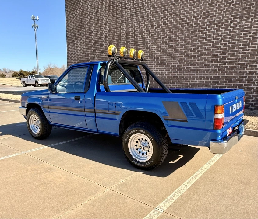1991 Mitsubishi Triton 2nd Gen - Image 10 of 21