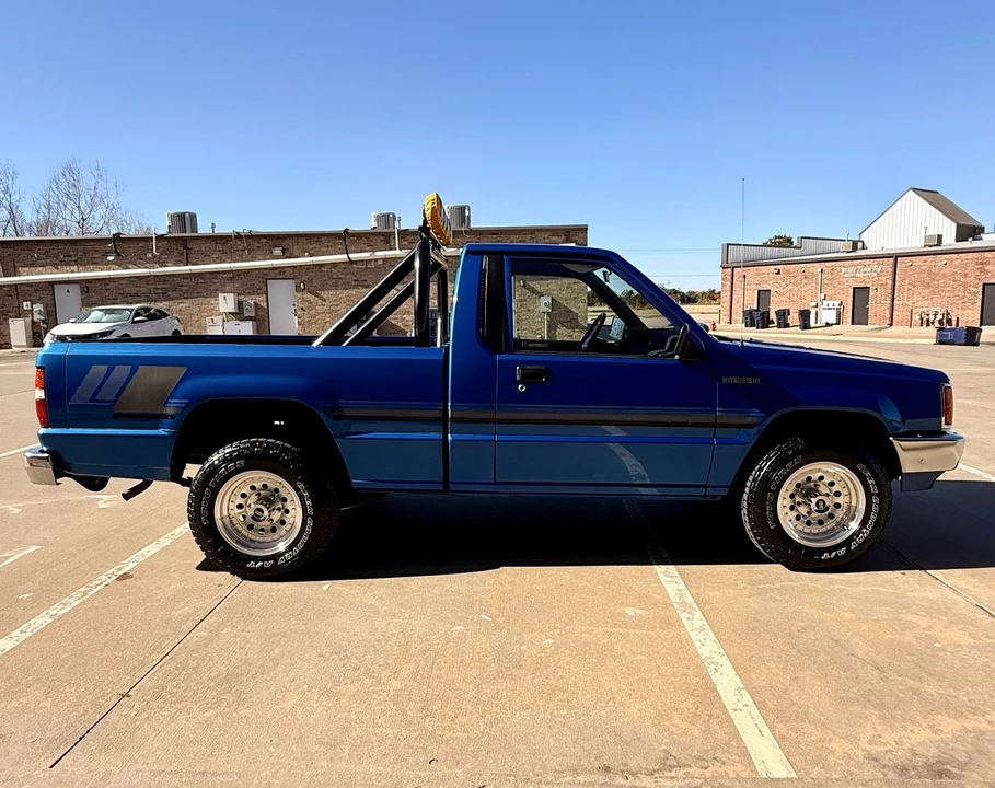 1991 Mitsubishi Triton 2nd Gen - Image 6 of 21