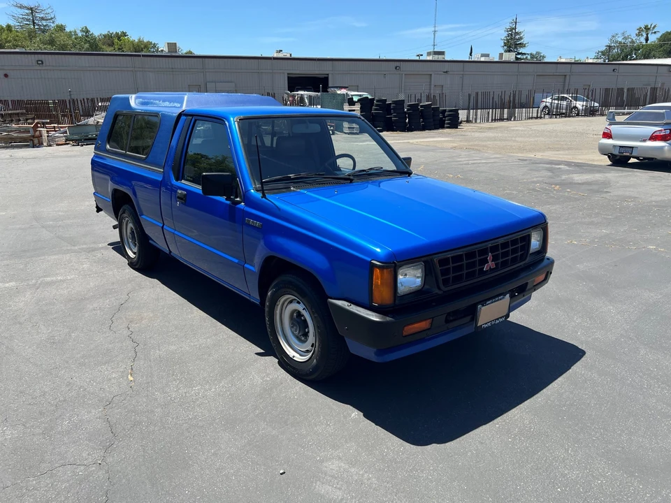 1991 Mitsubishi Triton 2nd Gen - Image 2 of 31