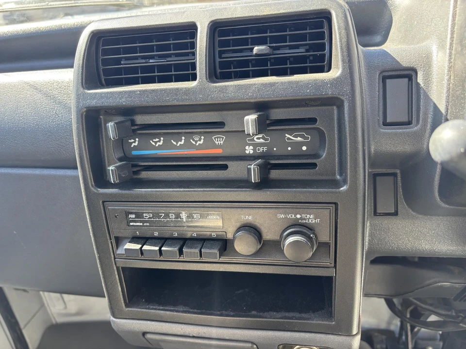 1991 Mitsubishi Minicab 5th Gen - Image 19 of 21