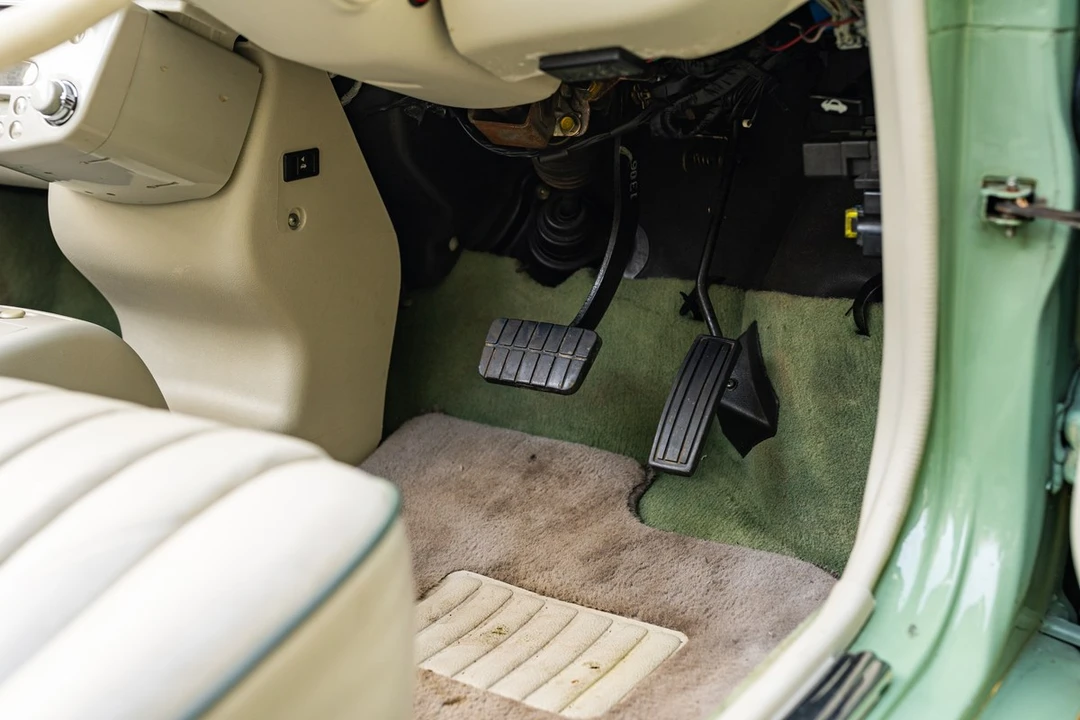 1991 Nissan Figaro - Image 28 of 30