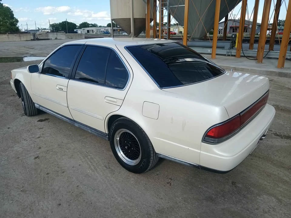 1991 Nissan Maxima 3rd Gen - Image 6 of 10