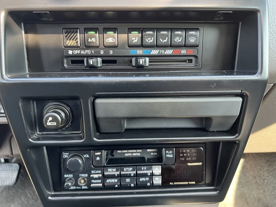 1991 Nissan Pathfinder 1st Gen - Image 16 of 25