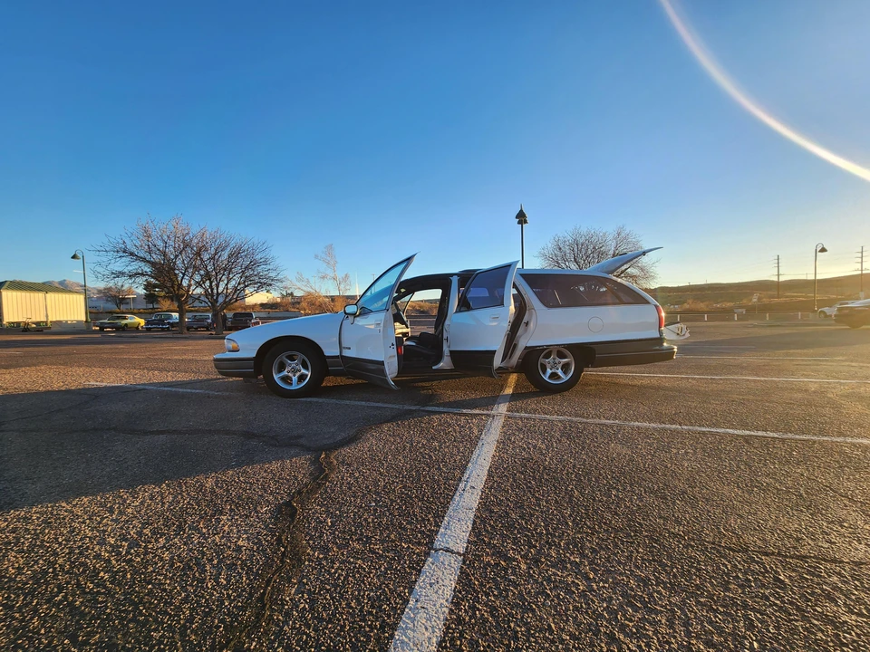 1991 Oldsmobile Custom Cruiser - Image 28 of 31