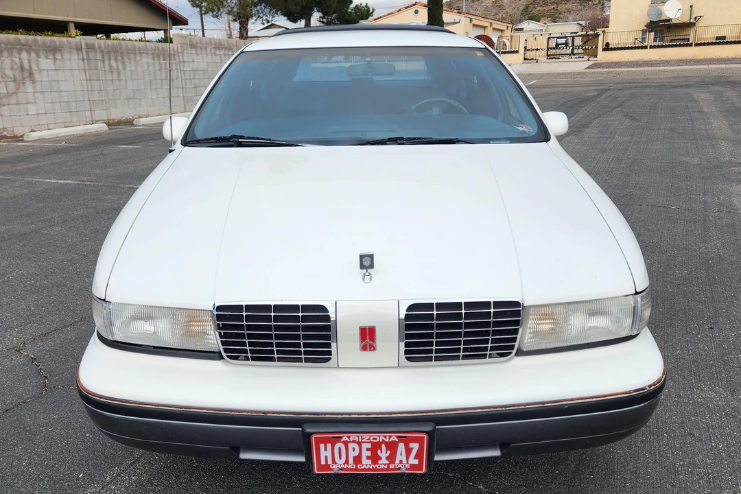 1991 Oldsmobile Custom Cruiser - Image 2 of 31