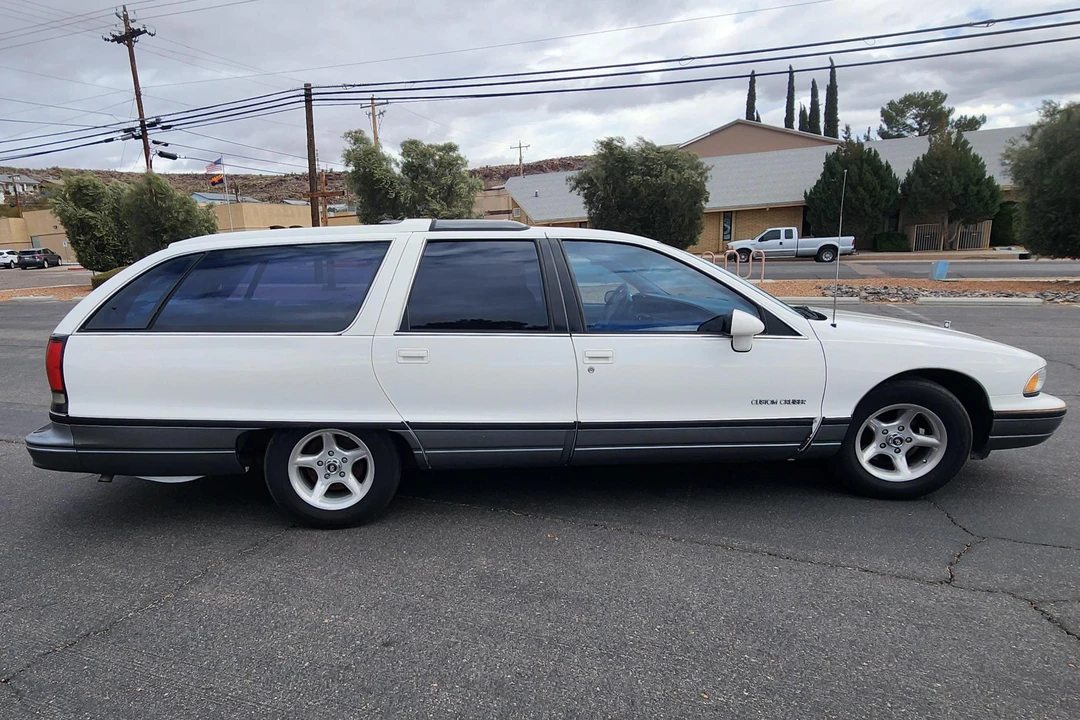 1991 Oldsmobile Custom Cruiser - Image 3 of 31