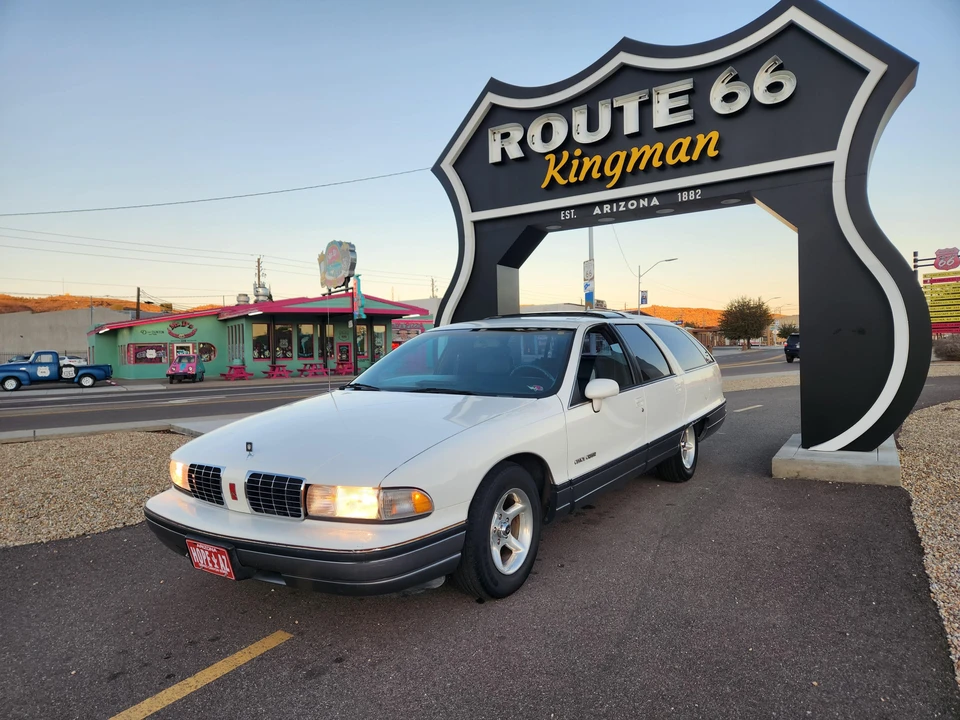 1991 Oldsmobile Custom Cruiser - Image 9 of 31