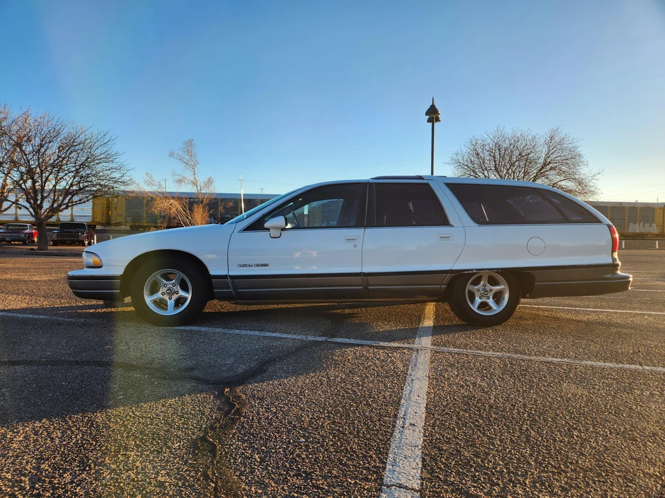 1991 Oldsmobile Custom Cruiser - Image 13 of 31
