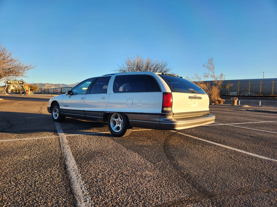 1991 Oldsmobile Custom Cruiser - Image 15 of 31
