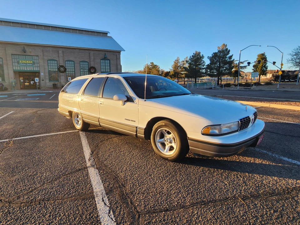1991 Oldsmobile Custom Cruiser - Image 23 of 31