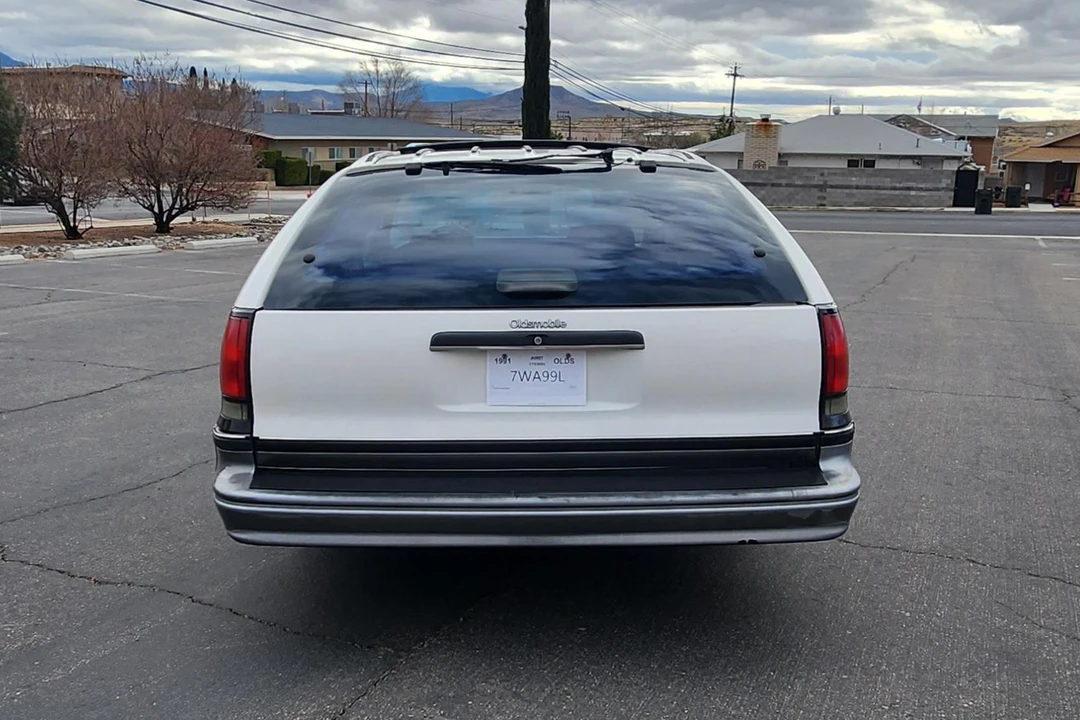 1991 Oldsmobile Custom Cruiser - Image 5 of 31