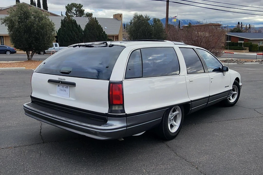1991 Oldsmobile Custom Cruiser - Image 4 of 31