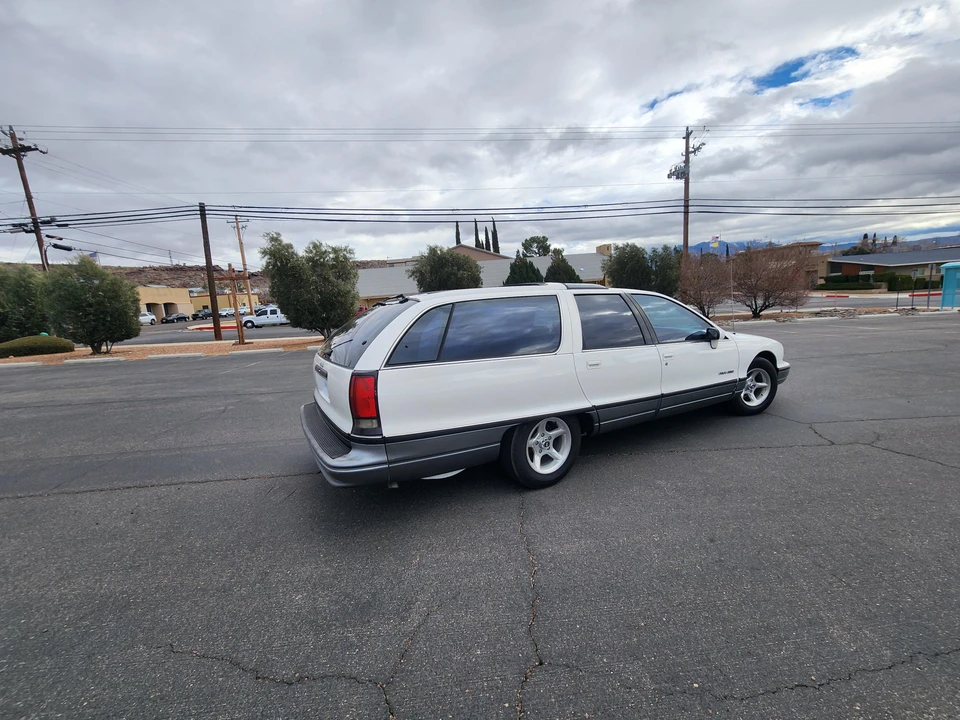 1991 Oldsmobile Custom Cruiser - Image 19 of 31