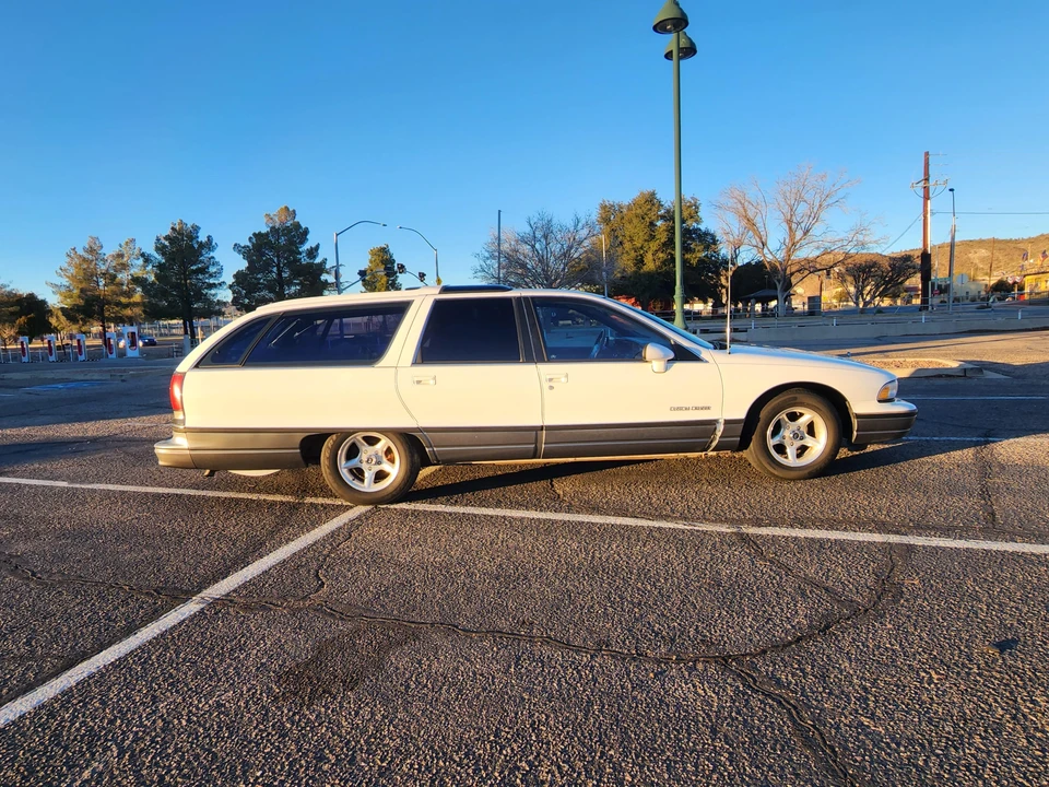 1991 Oldsmobile Custom Cruiser - Image 21 of 31