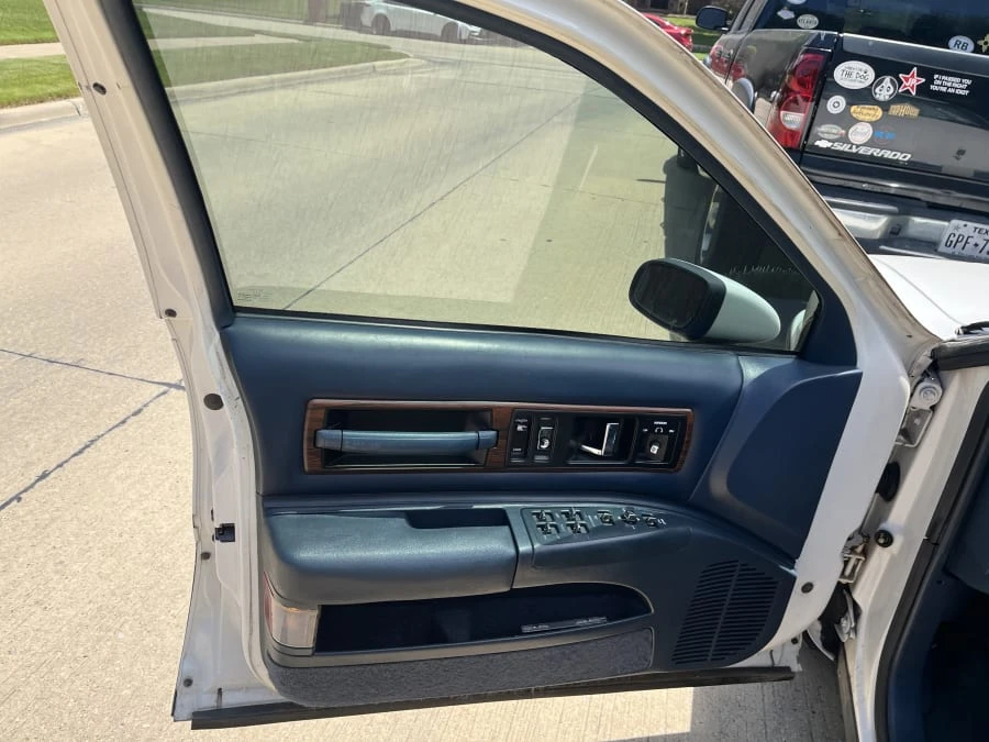 1991 Oldsmobile Custom Cruiser - Image 5 of 7