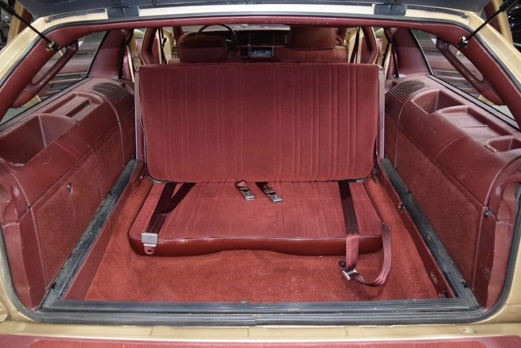 1991 Oldsmobile Custom Cruiser - Image 14 of 21