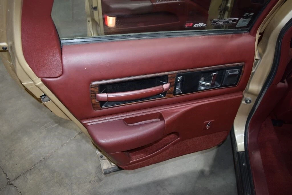 1991 Oldsmobile Custom Cruiser - Image 18 of 21