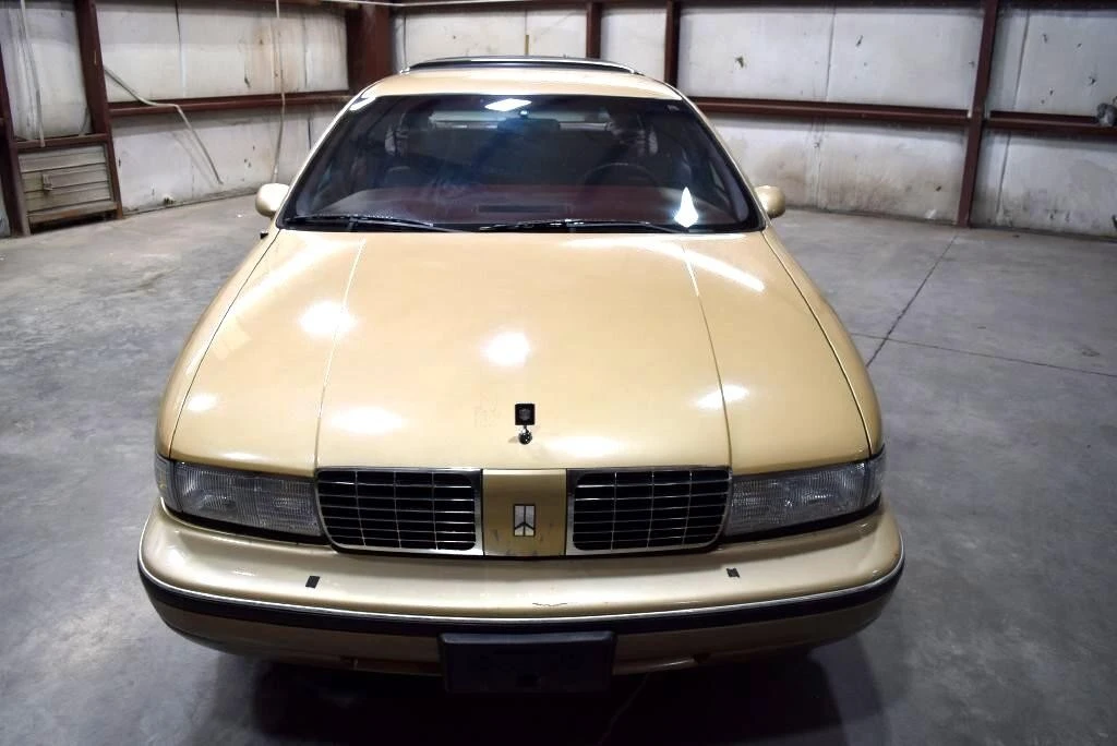 1991 Oldsmobile Custom Cruiser - Image 9 of 21