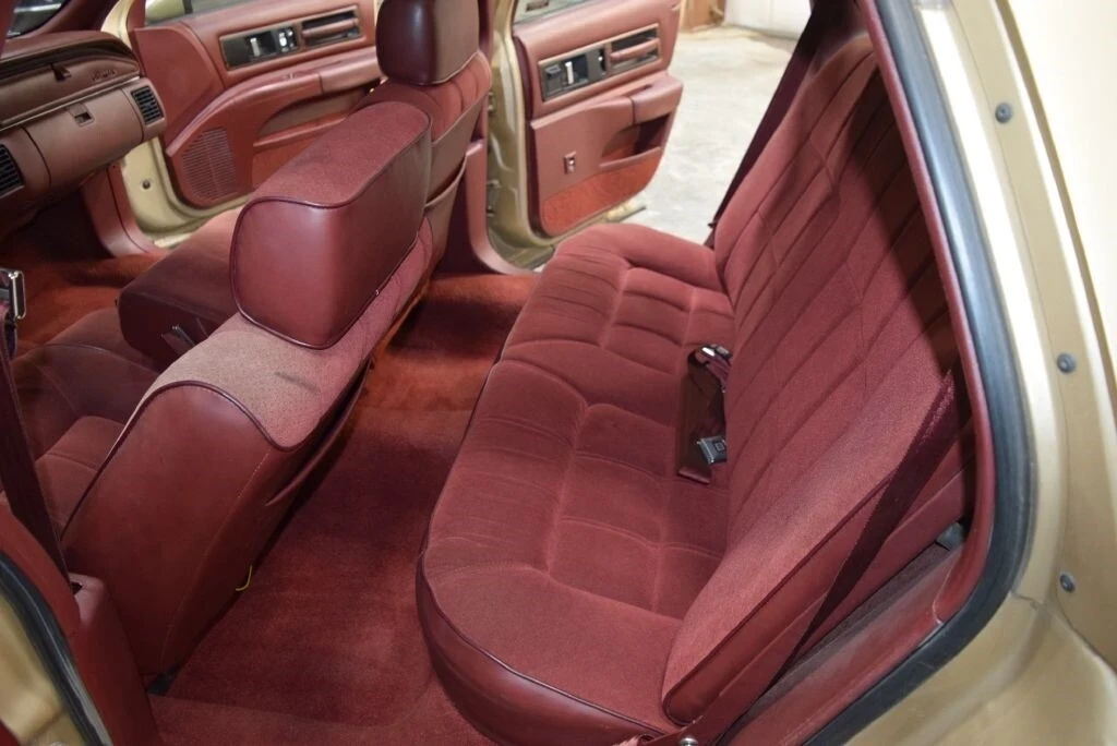 1991 Oldsmobile Custom Cruiser - Image 17 of 21