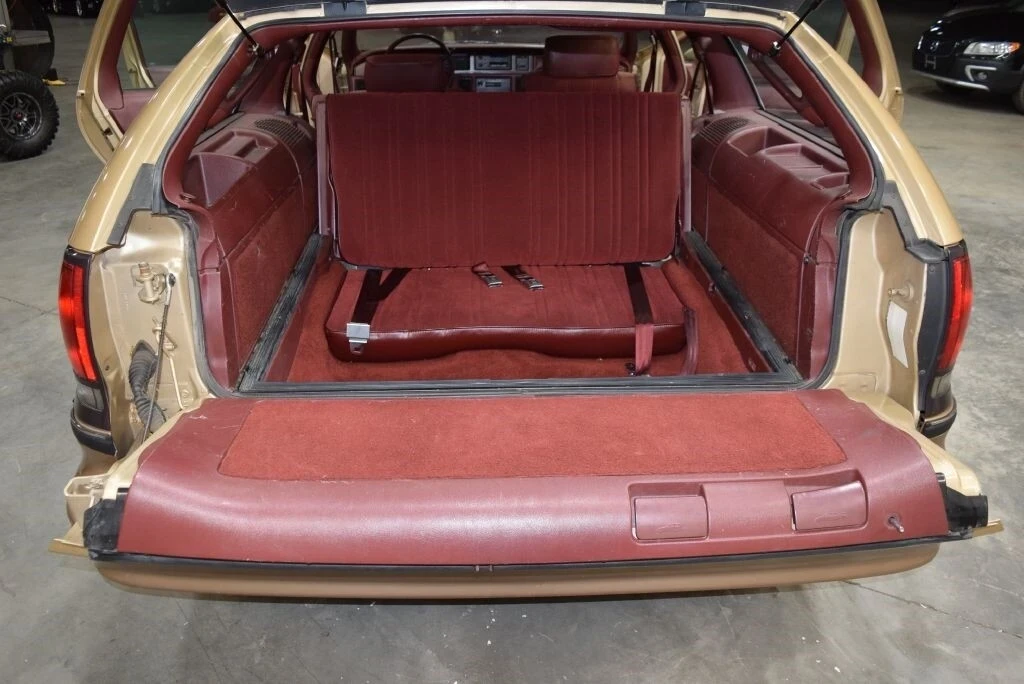 1991 Oldsmobile Custom Cruiser - Image 15 of 21