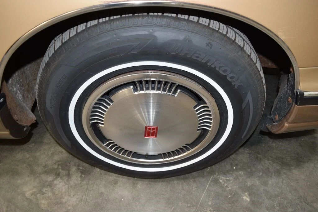 1991 Oldsmobile Custom Cruiser - Image 10 of 12