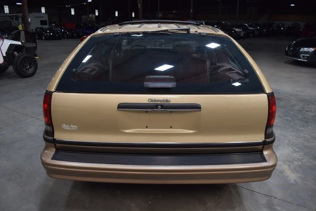 1991 Oldsmobile Custom Cruiser - Image 4 of 12