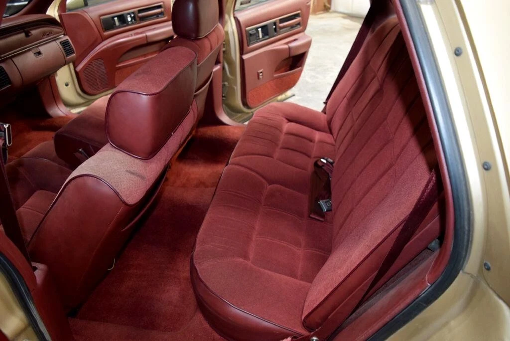 1991 Oldsmobile Custom Cruiser - Image 17 of 21