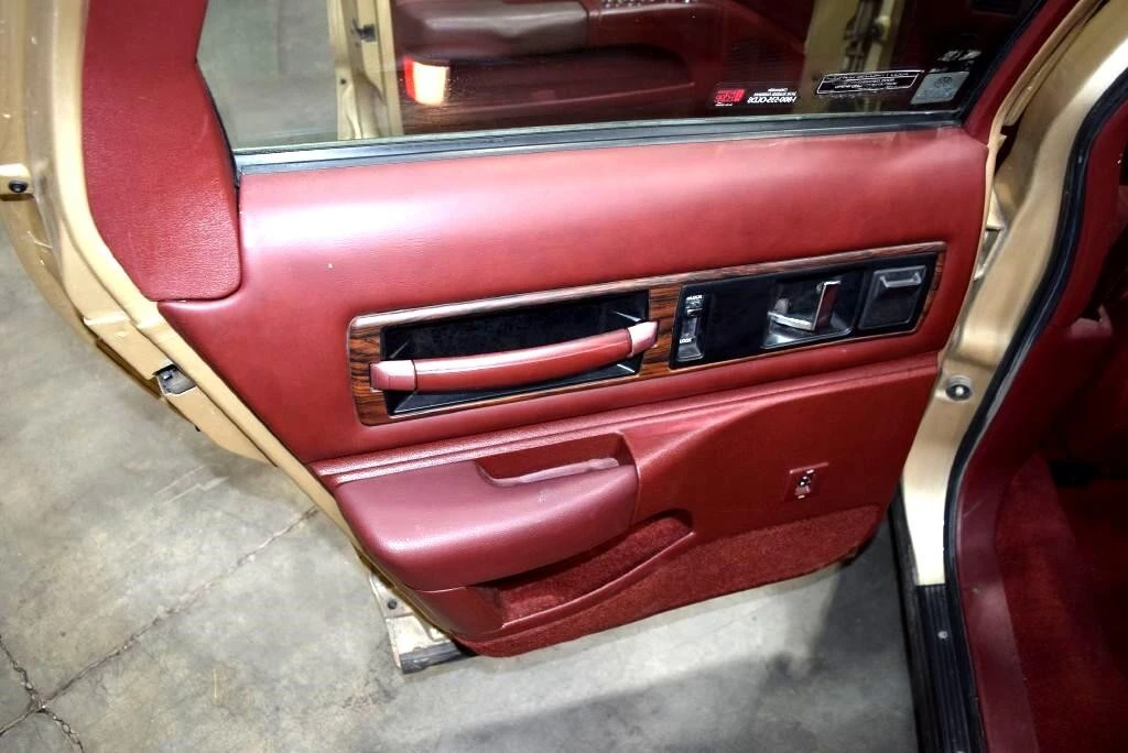 1991 Oldsmobile Custom Cruiser - Image 18 of 21