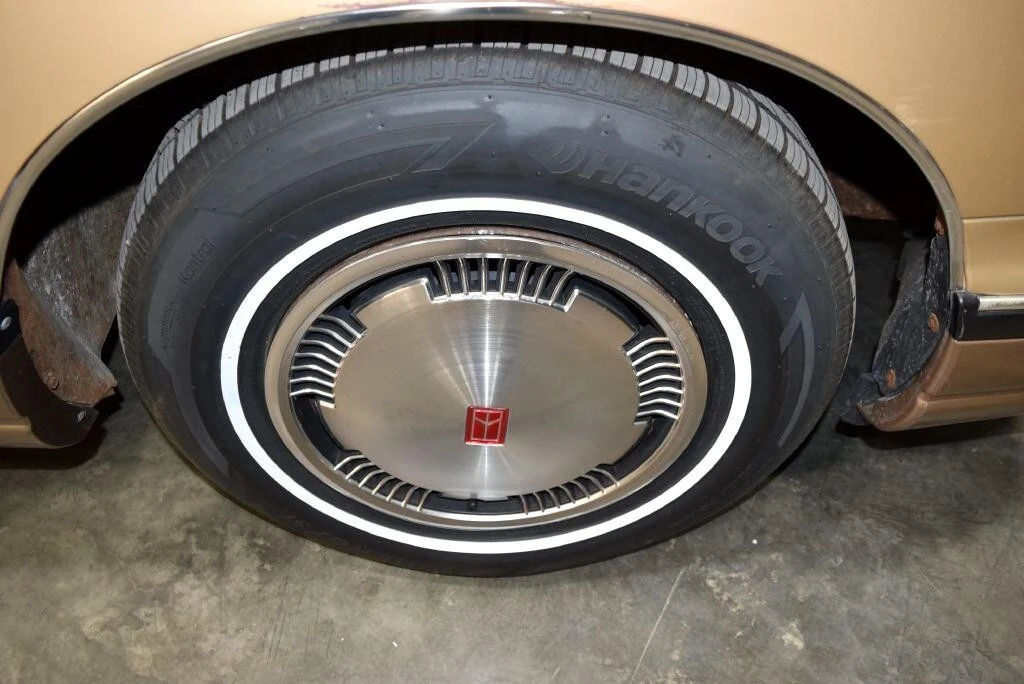 1991 Oldsmobile Custom Cruiser - Image 10 of 21