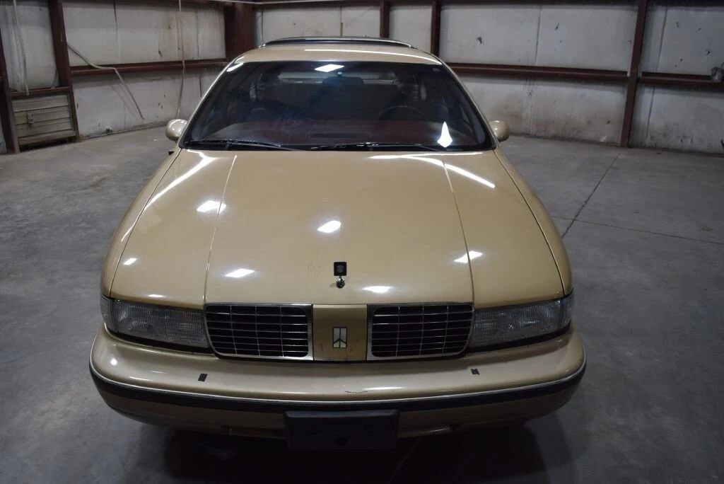 1991 Oldsmobile Custom Cruiser - Image 9 of 12