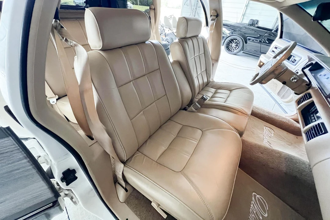 1991 Oldsmobile Custom Cruiser - Image 28 of 31