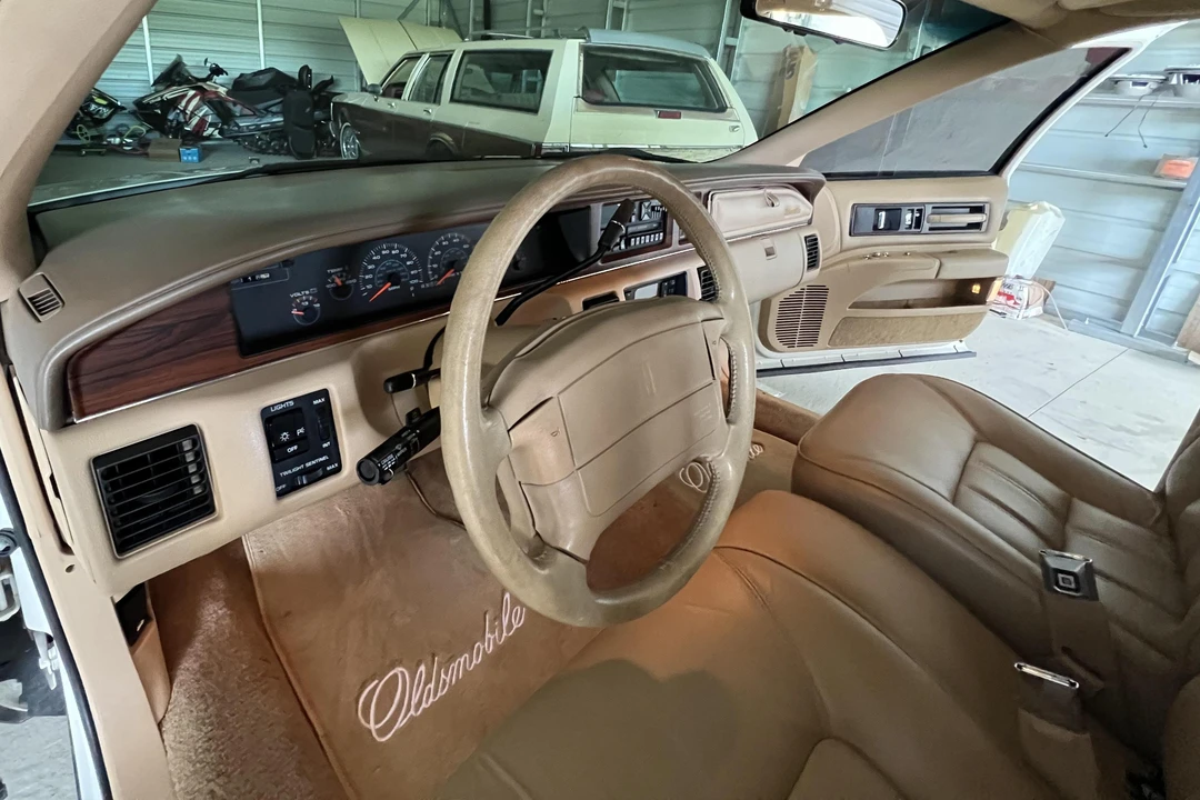 1991 Oldsmobile Custom Cruiser - Image 27 of 31
