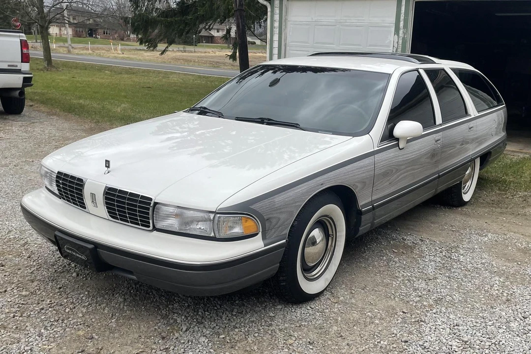 1991 Oldsmobile Custom Cruiser - Image 3 of 31