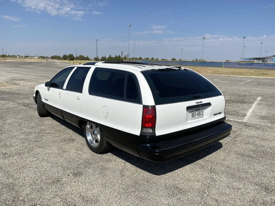 1991 Oldsmobile Custom Cruiser - Image 2 of 15