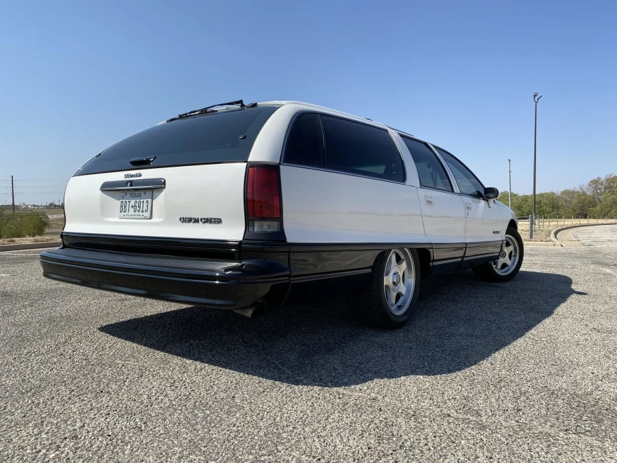 1991 Oldsmobile Custom Cruiser - Image 13 of 15