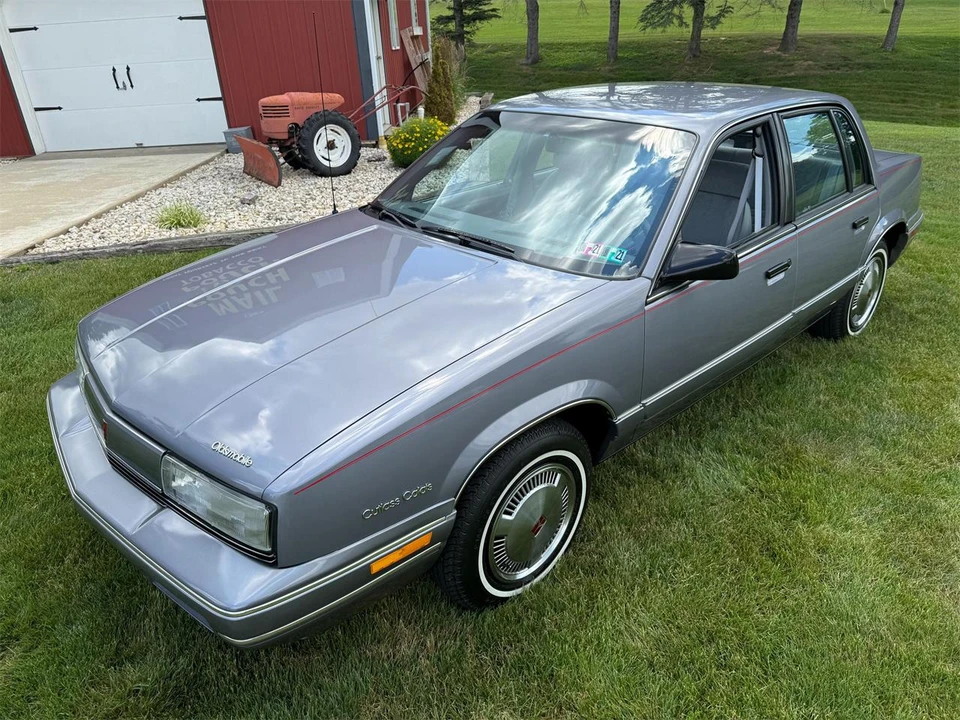 1991 Oldsmobile Calais - Image 3 of 31