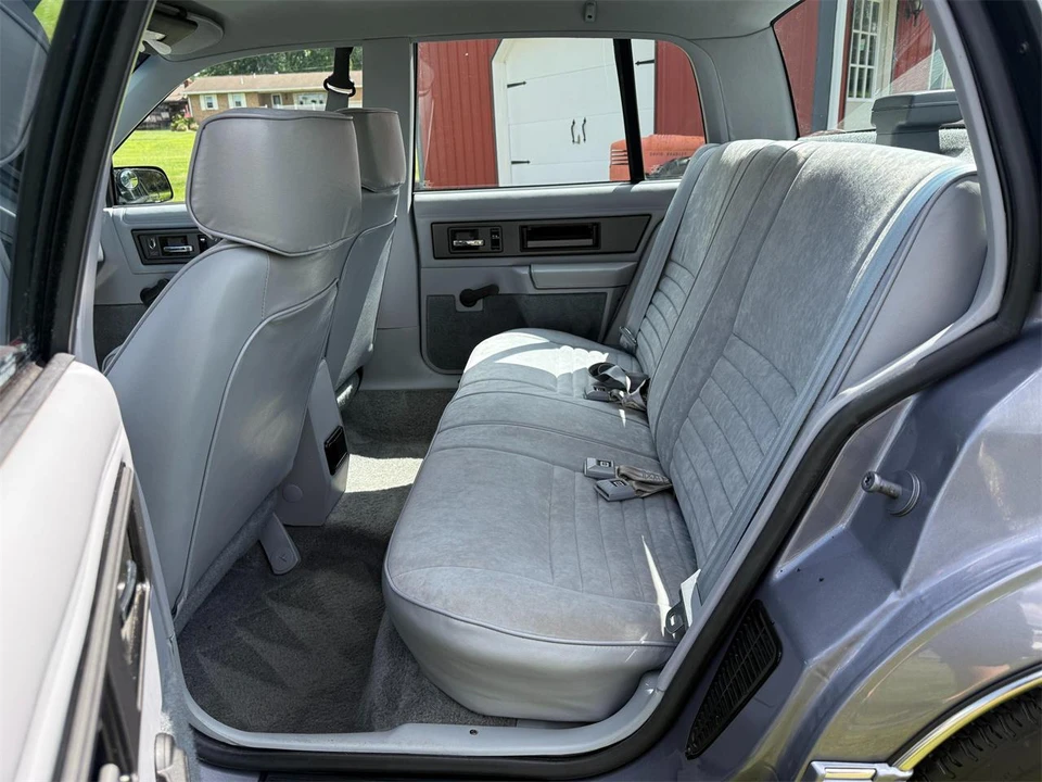 1991 Oldsmobile Calais - Image 27 of 31