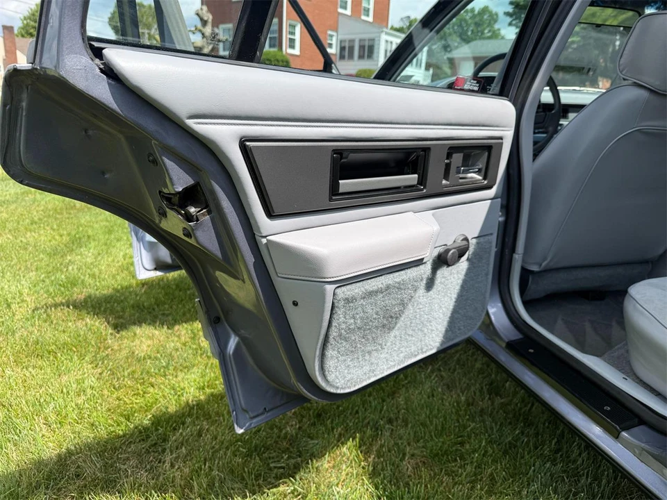 1991 Oldsmobile Calais - Image 28 of 31