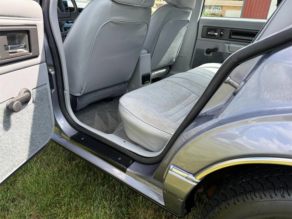 1991 Oldsmobile Calais - Image 29 of 31