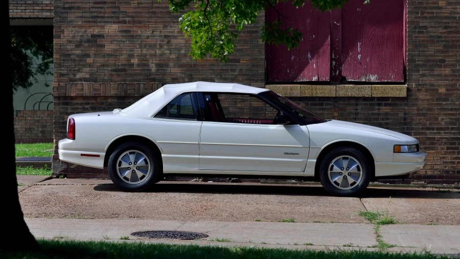 1991 Oldsmobile Cutlass Supreme - Image 2 of 17