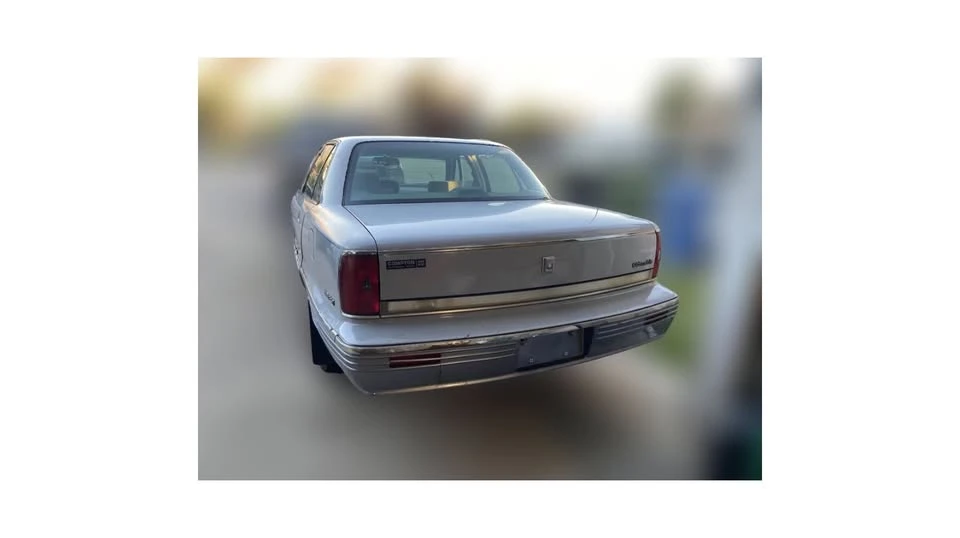 1991 Oldsmobile 98 - Image 3 of 9