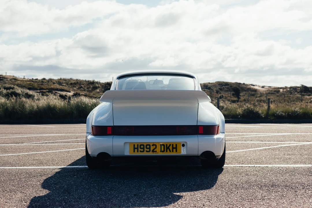 1991 Porsche 964 Carrera 4 - Image 7 of 31