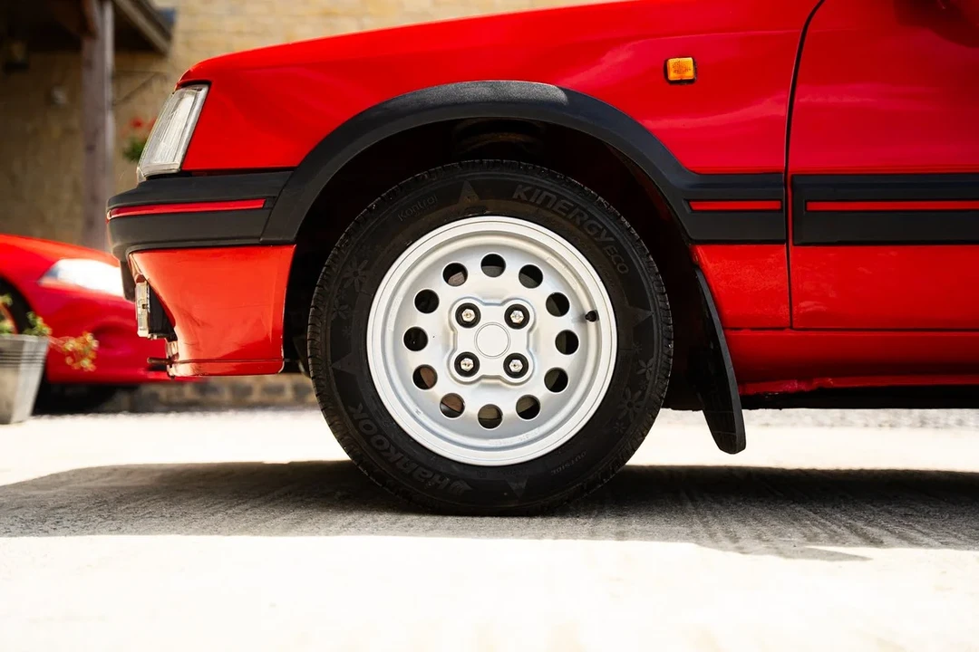 1991 Peugeot 205 GTI - Image 18 of 30