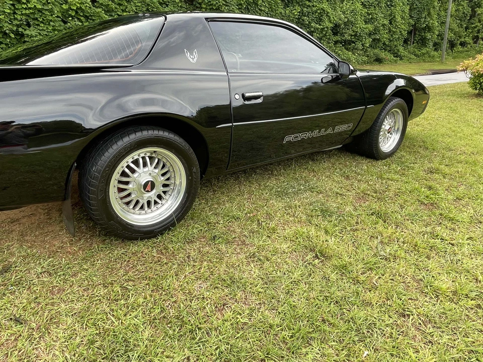 1991 Pontiac Firebird Formula 3rd Gen - Image 13 of 31