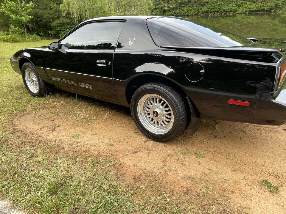 1991 Pontiac Firebird Formula 3rd Gen - Image 10 of 31