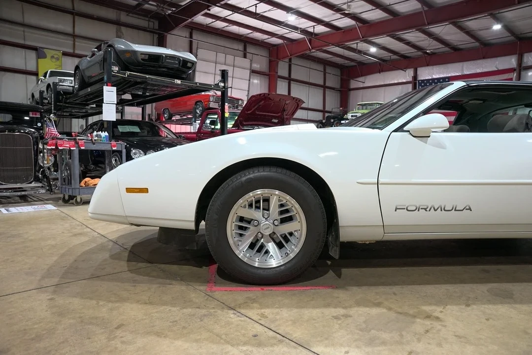 1991 Pontiac Firebird 3rd Gen - Image 3 of 12