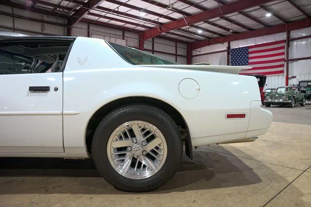 1991 Pontiac Firebird 3rd Gen - Image 5 of 12