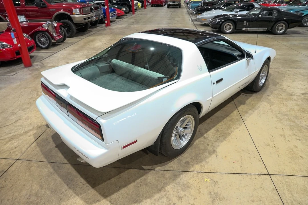 1991 Pontiac Firebird 3rd Gen - Image 17 of 21